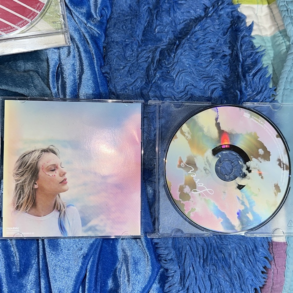 Lover Taylor Swift 💿 - Picture 3 of 3